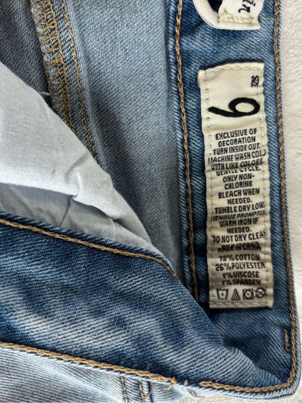 Indigo Rein Floral Boho Embroidered Cropped Ankle Jeans Size 9 Distressed Denim - Picture 9 of 15